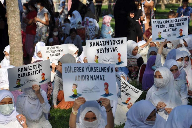 Foto - Binlerce çocuğun namazla buluşma sevinci! "Hiçbir virüs, namazsızlık virüsü kadar öldürücü değildir" ?