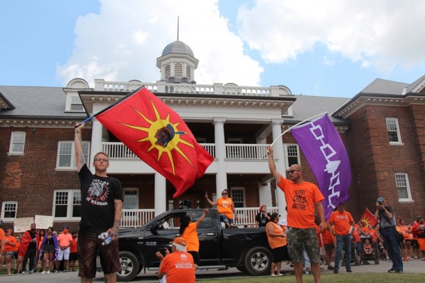 Foto - Binlerce Kanadalı isyan etti! Kiliseleri protesto ettiler