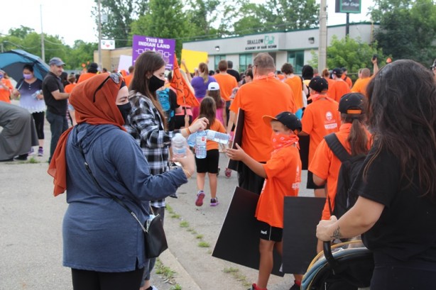 Foto - Binlerce Kanadalı isyan etti! Kiliseleri protesto ettiler