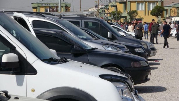 Foto - Binlerce kişiyi ekmeğinden etti! Araç sahiplerinden Bay Kemal’e siyaset dersi