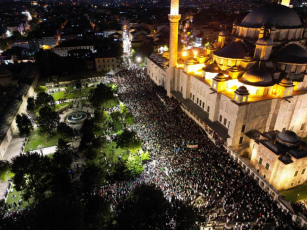 Foto - Binlerce Müslüman Beyazıt Meydanı'nda haykırdı! Mescid-i Aksa özgür oluncaya kadar cihada devam