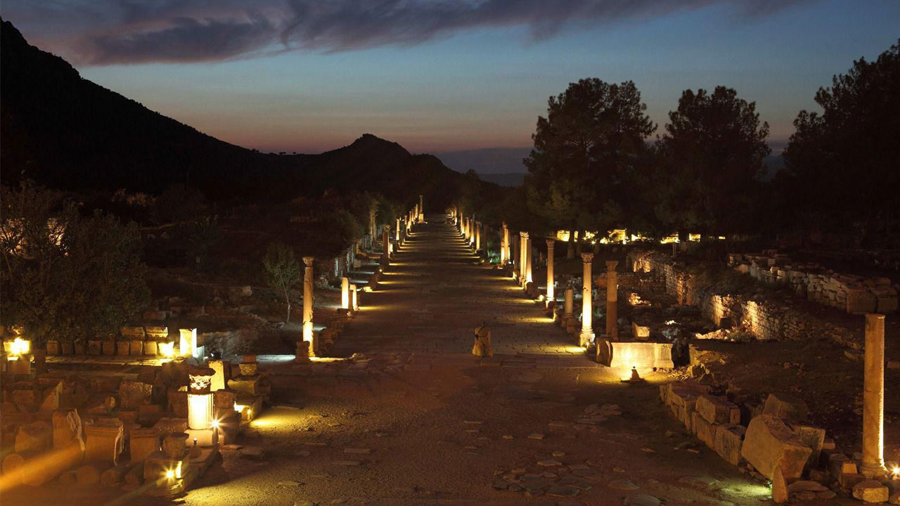 Foto - Binlerce yıllık geçmiş ay ışığı ve yıldızların altında! Tarihi mekanlarda gece ihtişamı