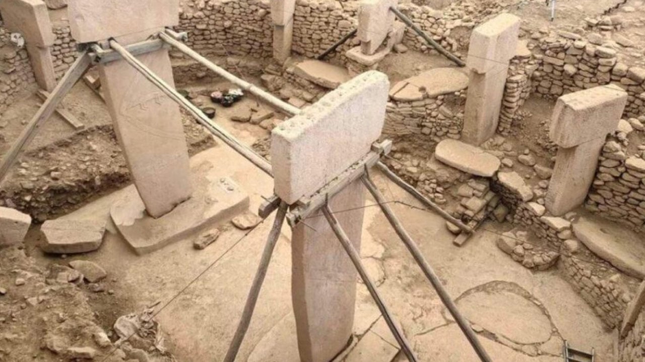 Binlerce yıllık... Tarihin sıfır noktası olan Göbeklitepe'de biri kadın iki kişinin insan mezarları bulundu