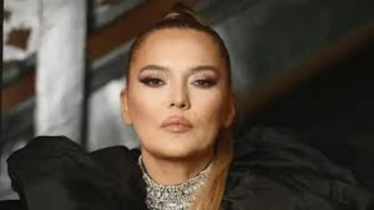 Foto - Bir AK Parti’ye, bir CHP’ye yanlayan Demet Akalın’dan ilginç çıkış