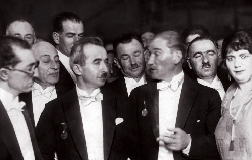 Foto - Bir Alman Yahudisi Cumhuriyetin temel niteliklerini Anayasa’ya böyle geçirdi! Bu haber CHP’nin 6 okunun Anayasa’ya sokuluş hikayesidir