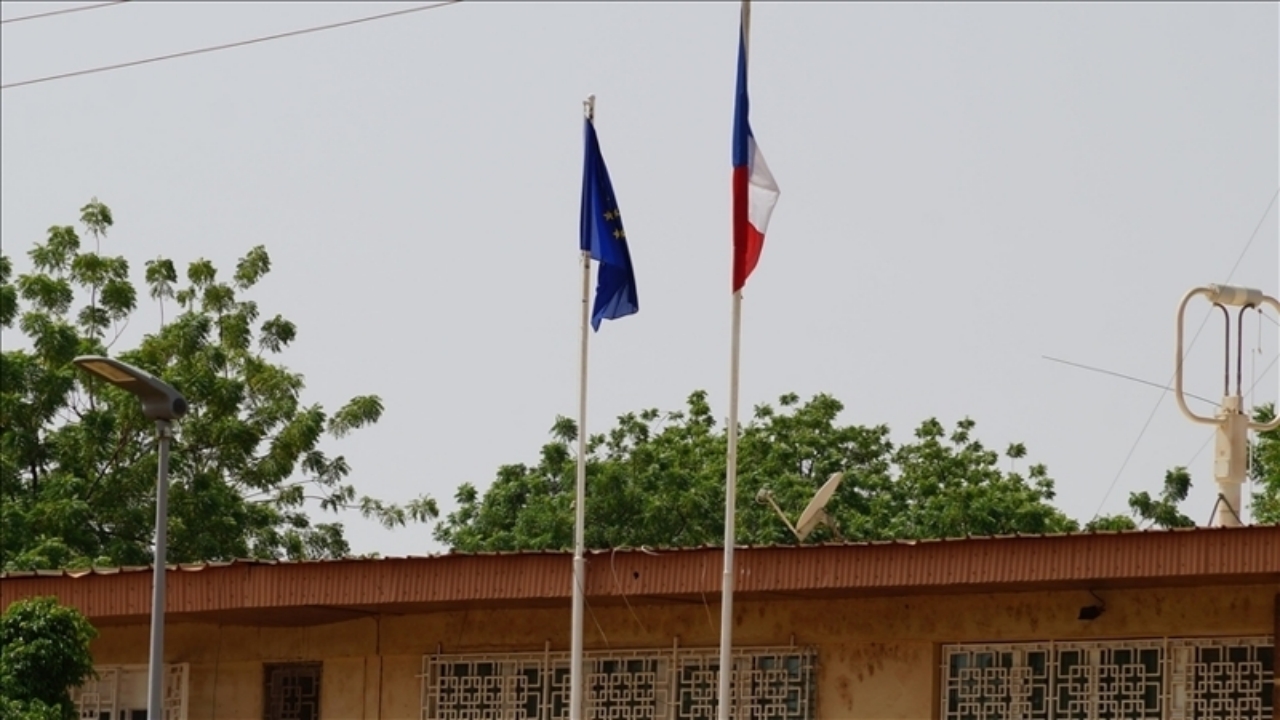 Foto - Bir an bile tereddüt etmediler, "Türkiye" örneğiyle kapıyı gösterdiler! Erdoğan’ın hizaya getirdiği Fransa’nın resmen feleği şaştı