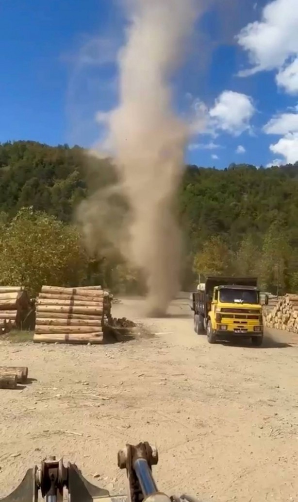 Foto - Bir anda geldi! Metrelerce yükseklikte feleklerini şaşırdılar! Korku dolu anlar kamerada