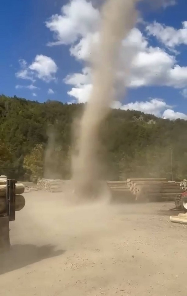Foto - Bir anda geldi! Metrelerce yükseklikte feleklerini şaşırdılar! Korku dolu anlar kamerada
