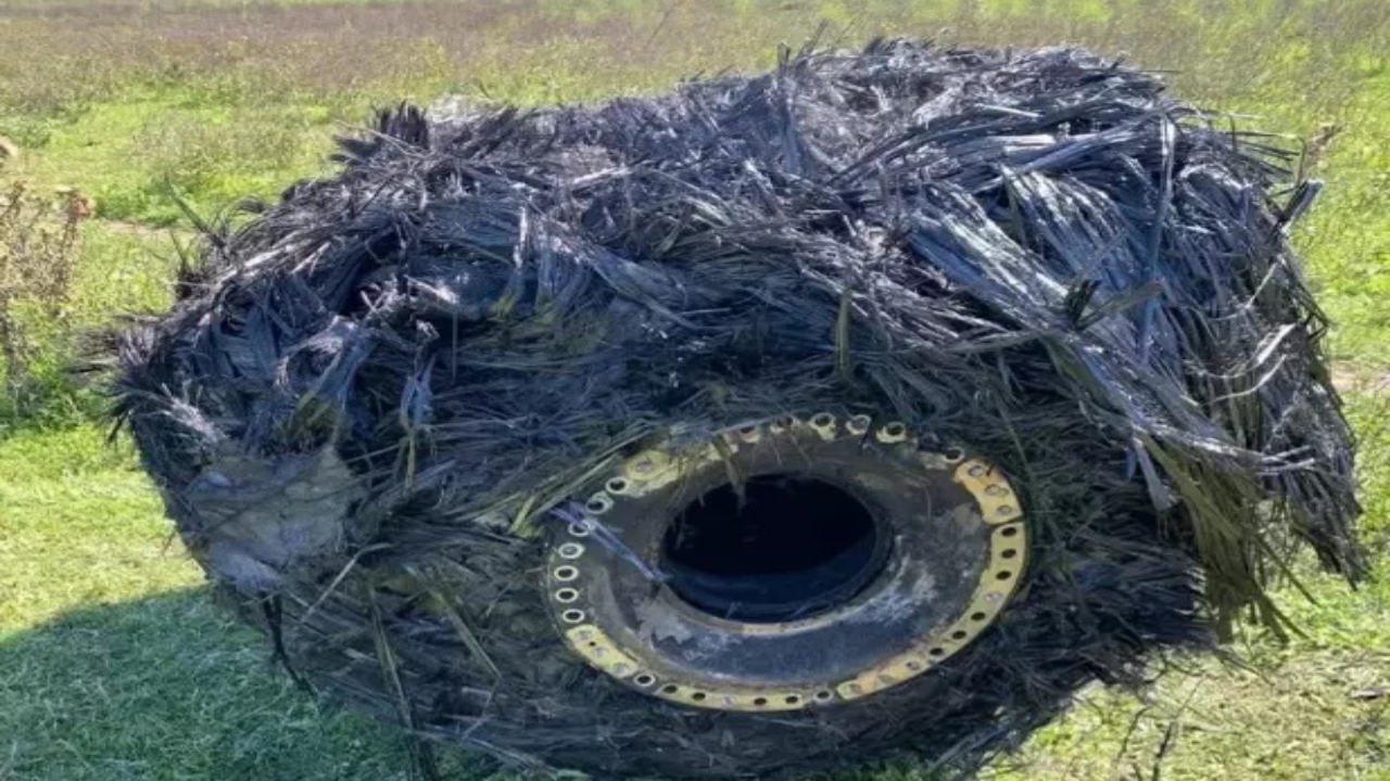 Foto - Bir anda gökten tarlaya düştü: Esrarengiz cismi görenlerin ağzı bir karış açık kaldı