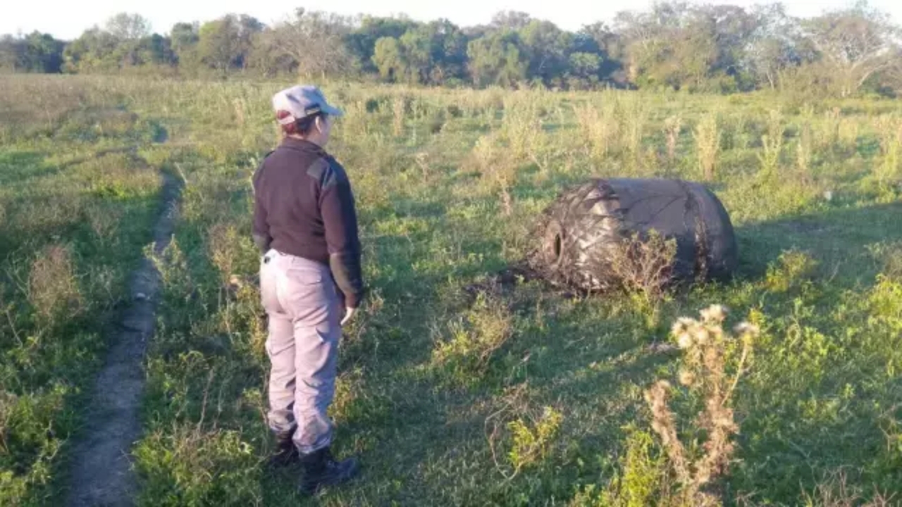 Foto - Bir anda gökten tarlaya düştü: Esrarengiz cismi görenlerin ağzı bir karış açık kaldı
