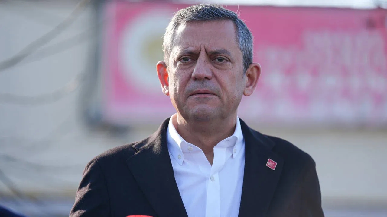 Foto - Bir anda önüne atladı! Özel’den o konuda çağrı isteyen genç, aldığı cevapla dumura uğradı 