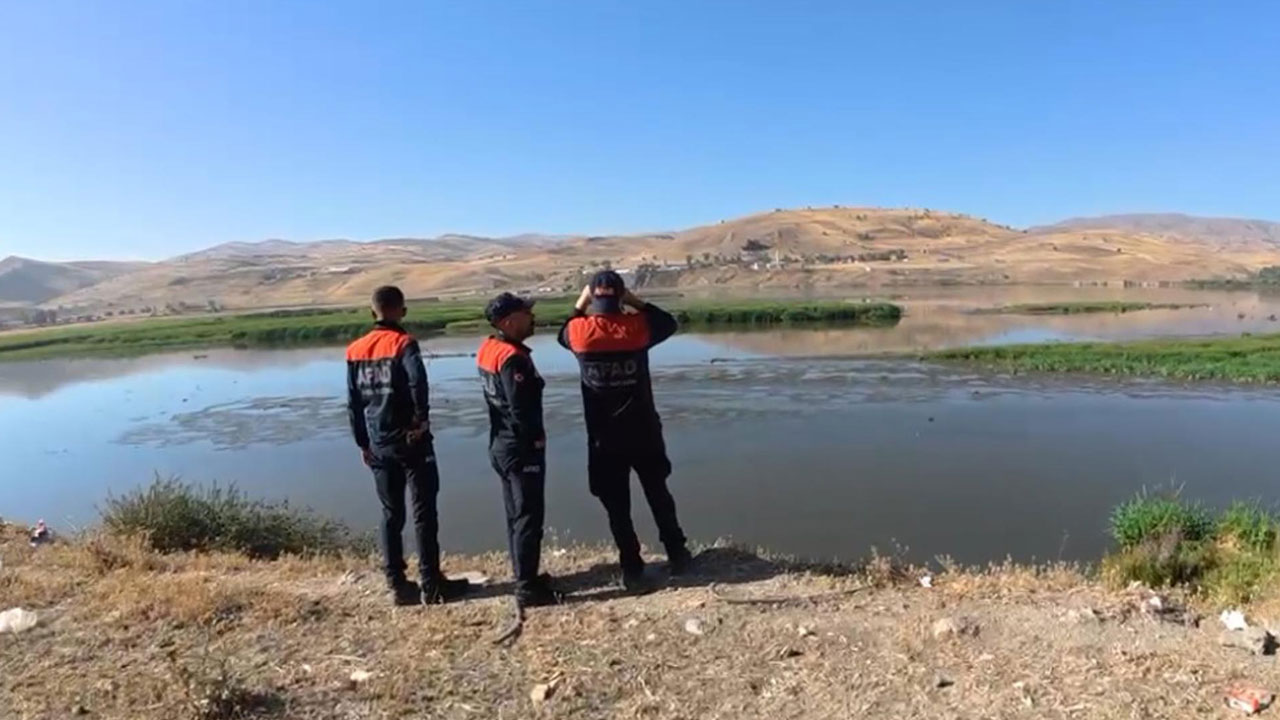 Foto - Bir anlık hata felakete dönüştü! Otomobil Karasu’ya uçtu