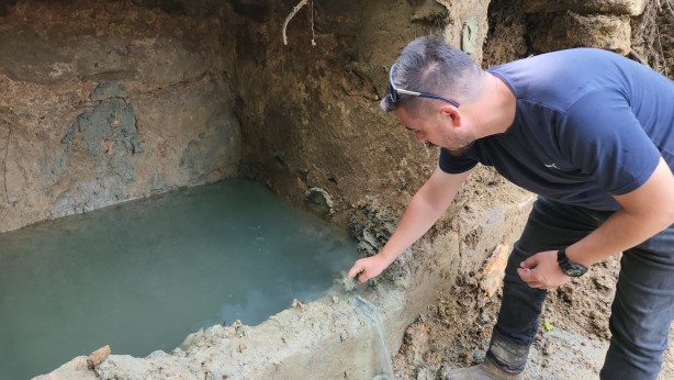 Bir asırlık çeşmeyi gün yüzüne çıkarttılar