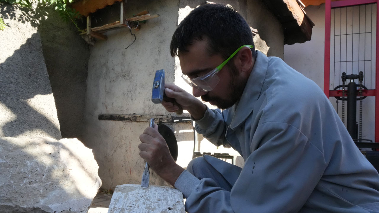 Foto - Bir ayda yapılıyor, yıllarca kullanılıyor! Taş değirmen geleneği 21. yüzyıla taşınıyor