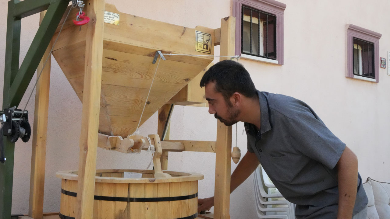 Foto - Bir ayda yapılıyor, yıllarca kullanılıyor! Taş değirmen geleneği 21. yüzyıla taşınıyor