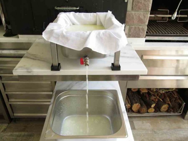 Foto - Bir bardak peynir suyu içmenin muhteşem faydası