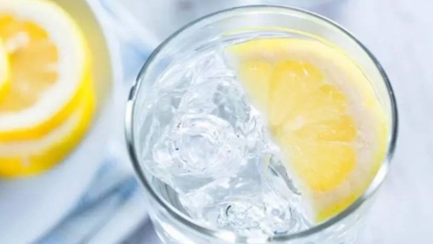 Foto - Bir bardak suya limon sıkın ve mucizevi olaya tanık olun! Bu karışım şok edecek