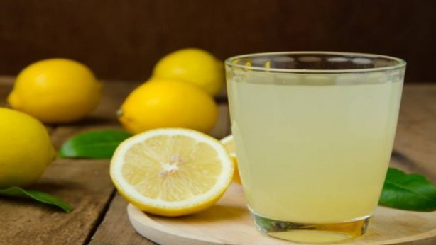 Foto - Bir bardak suya limon sıkın ve mucizevi olaya tanık olun! Bu karışım şok edecek