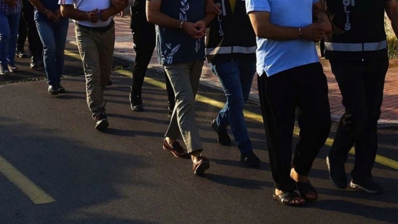 Foto - Bir bitmediler gitti! Türkiye güne kritik kurumdaki FETÖ operasyonuyla uyandı