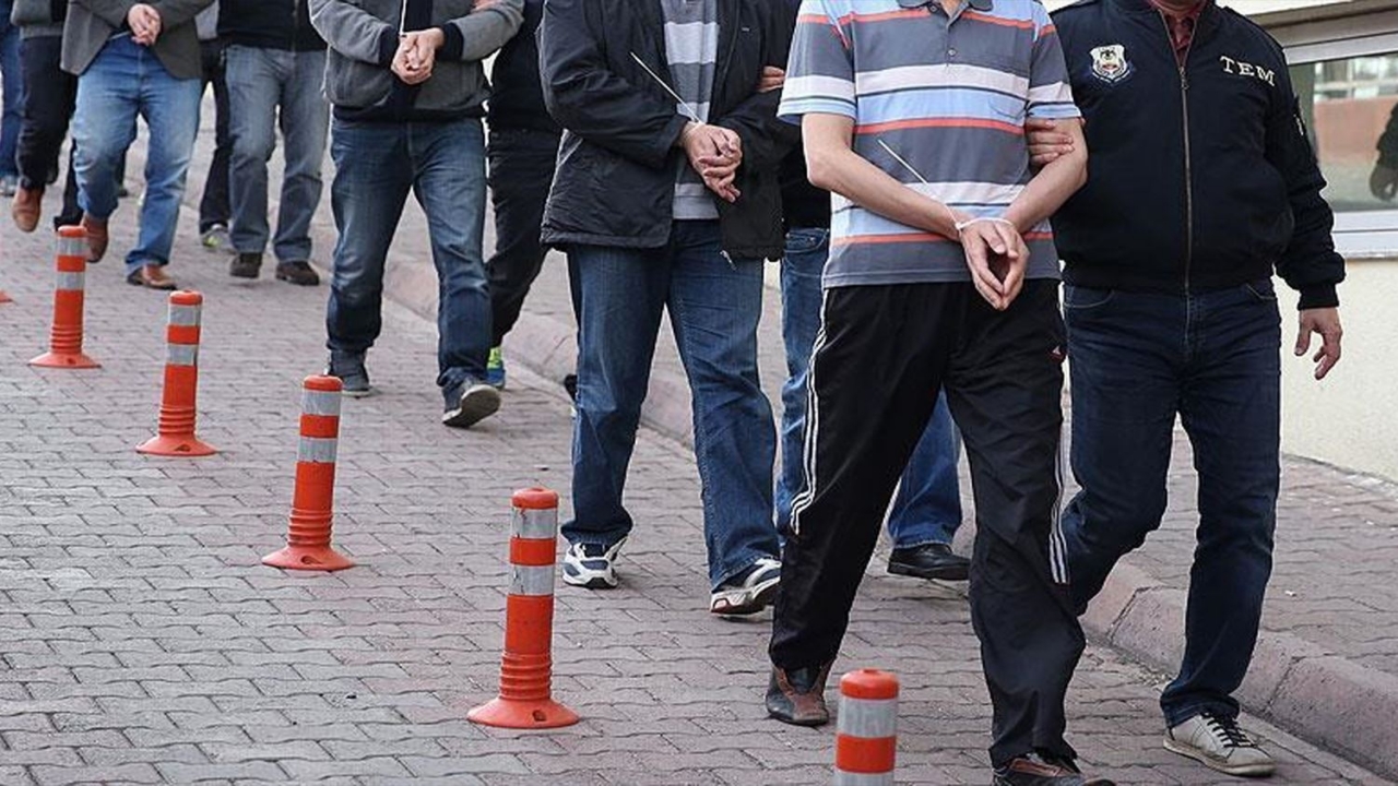 Foto - Bir bitmediler gitti! Türkiye güne kritik kurumdaki FETÖ operasyonuyla uyandı