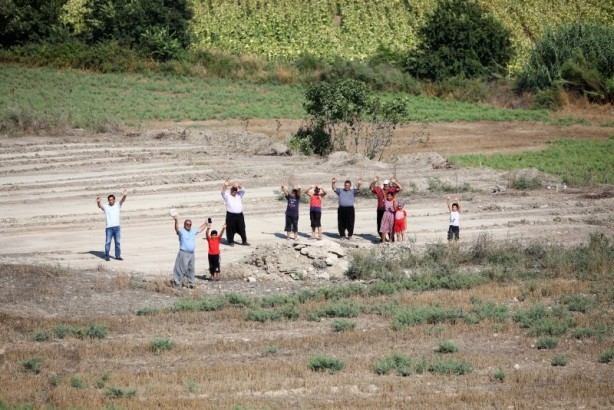 Foto - Orada petrol olduğuna o kadar eminler ki! 'Gümbür gümbür sesler geliyor!' diyerek acil olarak hükümete seslendiler