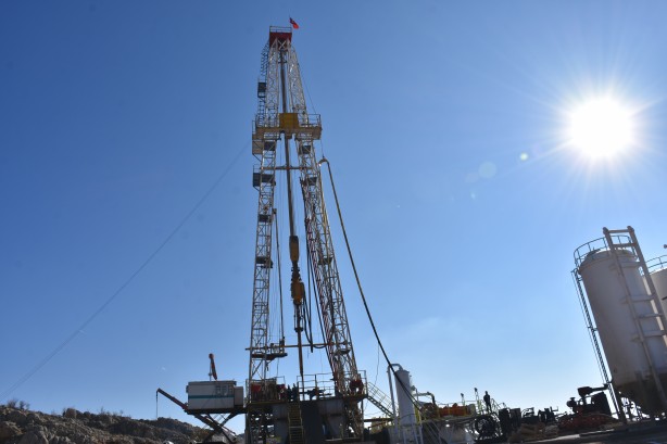 Foto - Bir bölgede daha petrol müjdesi! Vali duyurdu: Sondaj başladı