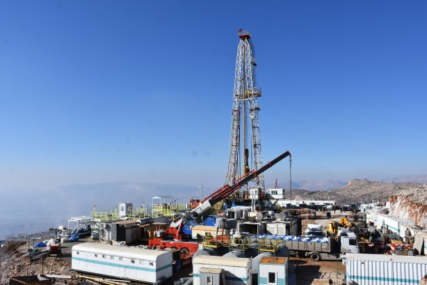 Bir bölgede daha petrol müjdesi! Vali duyurdu: Sondaj başladı