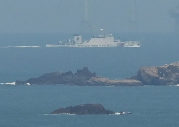 Foto - Bir bölgede daha savaş çanları! Abluka altına aldılar: 9 gemi 32 askeri uçak bölgede