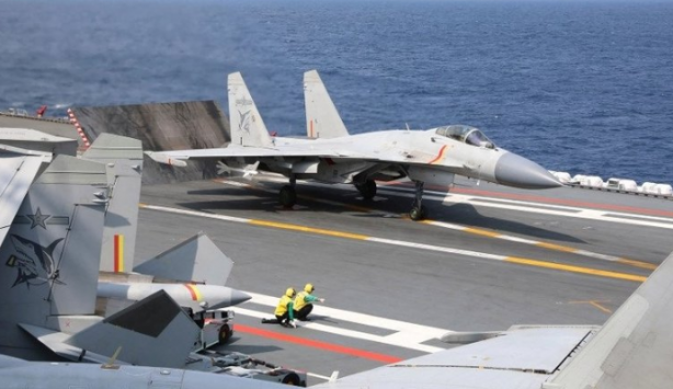 Foto - Bir bölgede daha savaş çanları! Abluka altına aldılar: 9 gemi 32 askeri uçak bölgede