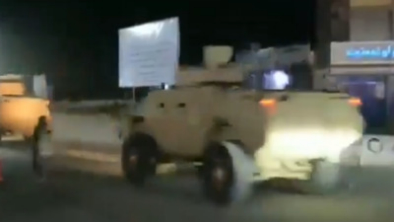 Foto - Bir bu eksikti! İki Müslüman ülke birbirini vurdu, askeri üsler cayır cayır yanarak küle döndü