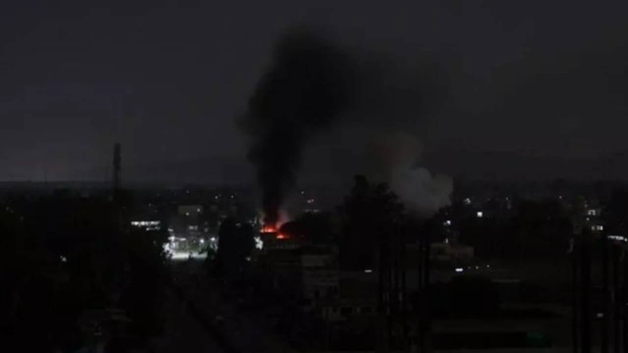 Foto - Bir bu eksikti! İki Müslüman ülke birbirini vurdu, askeri üsler cayır cayır yanarak küle döndü