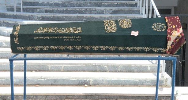 Foto - Küçükçekmece'de nişanlısı tarafından öldürülen Gönül Er son yolculuğuna uğurlandı