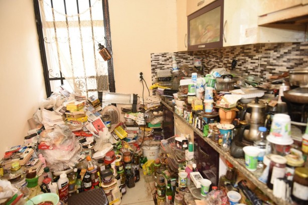 Bir çöp ev vakası! Kokudan rahatsız olan komşular ele verdi