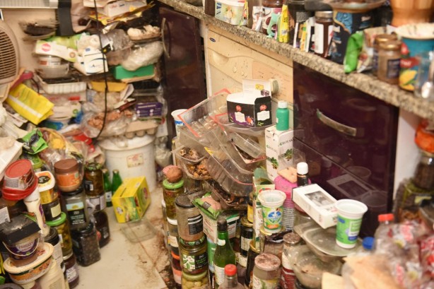 Foto - Bir çöp ev vakası! Kokudan rahatsız olan komşular ele verdi