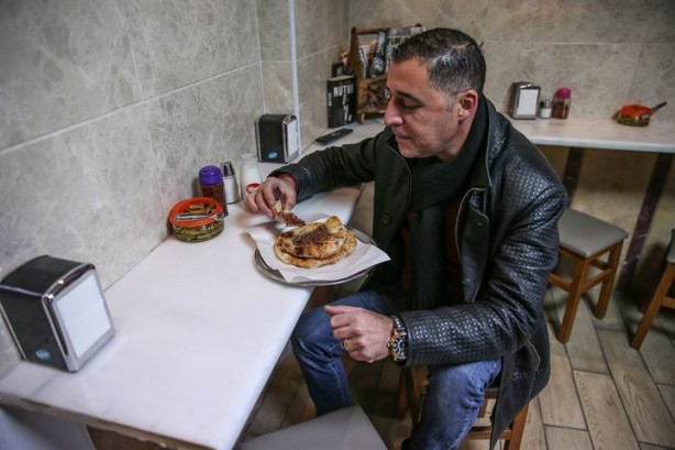 Foto - Bir defada 10 tane yiyenden ücret almıyor