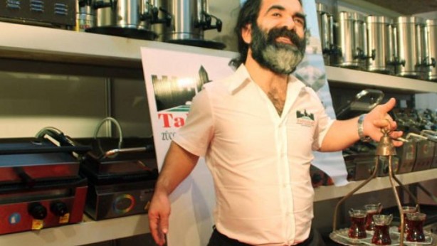 Foto - Bir döneme damga vurmuştu! Çaycı Hüseyin’in son halini görenler resmen şok oldu