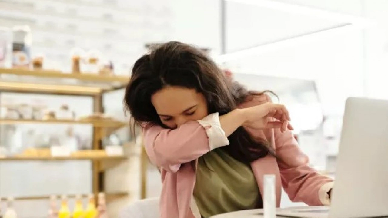 Foto - Bir efane daha çürüdü: Gözleriniz açık hapşırırsanız ne olur?