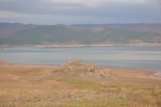 Foto - Bir endişelendiren görüntü daha! Eskiden tekneyle şimdi yürüyerek...