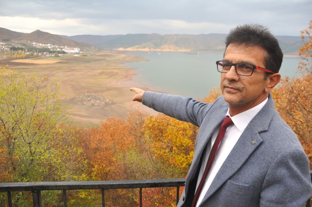 Foto - Bir endişelendiren görüntü daha! Eskiden tekneyle şimdi yürüyerek...