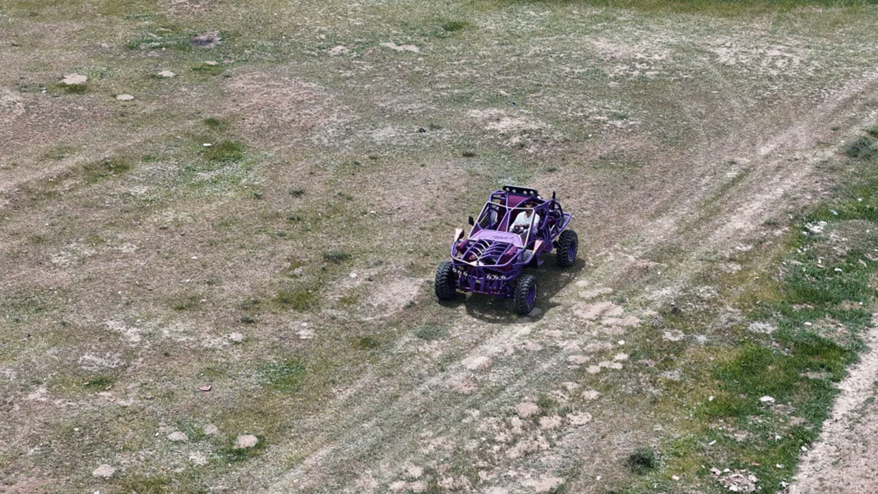 Foto - Bir filmden etkilendi: 13 ayda sıfırdan arazi aracı yaptı!