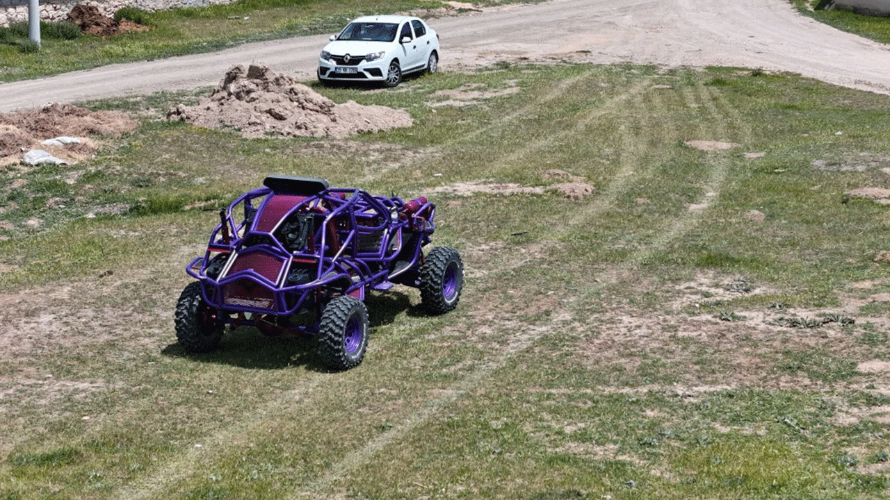 Bir filmden etkilendi: 13 ayda sıfırdan arazi aracı yaptı!