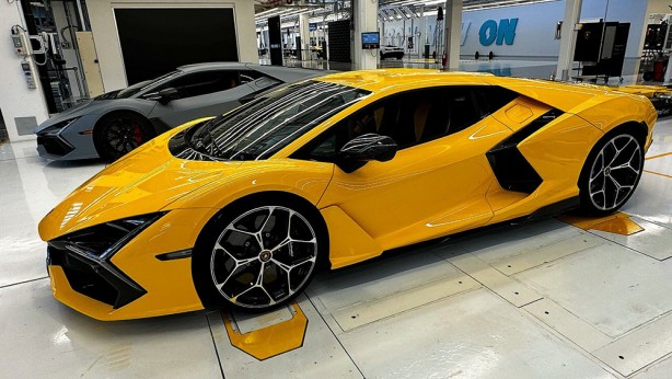 Foto - Bir garip durum! Neredeyse her marka elektriklendi! O şirket içten yanmalı motorları bırakmıyor!