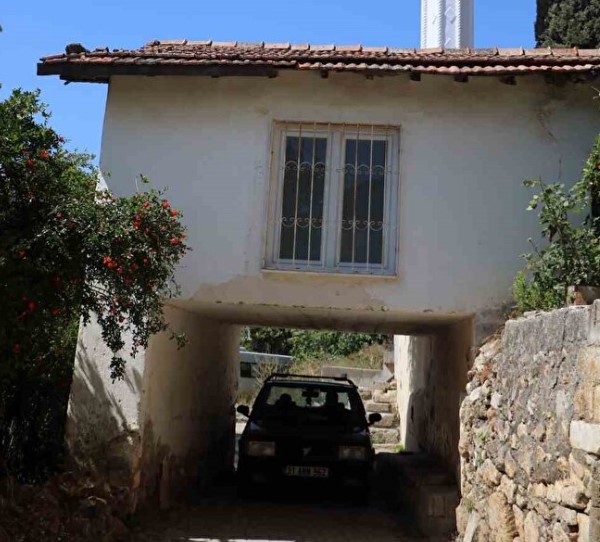 Foto - Bir garip görüntü! Caminin altından yol geçiyor!