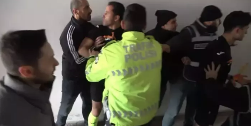 Bir Halil Umut Meler vakası daha! Hakemi böyle yumrukladı: Sen nasıl bir insansın: Oyunculara hangi seriyi istediklerini…