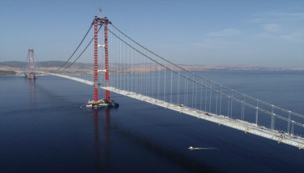 Foto - Bir heykel değil tabi! Kavuşmak üzere