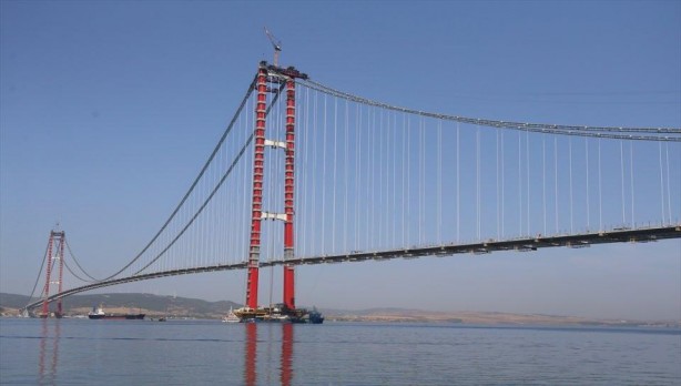 Foto - Bir heykel değil tabi! Kavuşmak üzere