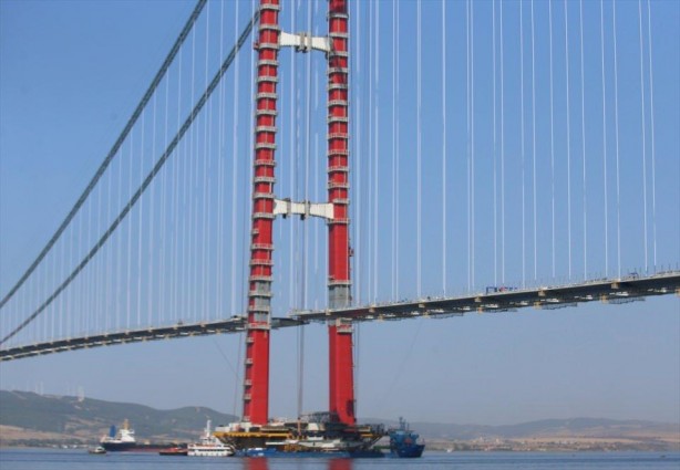 Foto - Bir heykel değil tabi! Kavuşmak üzere