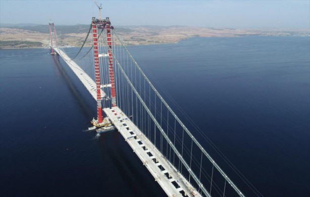 Bir heykel değil tabi! Kavuşmak üzere