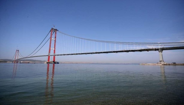 Foto - Bir heykel değil tabi! Kavuşmak üzere
