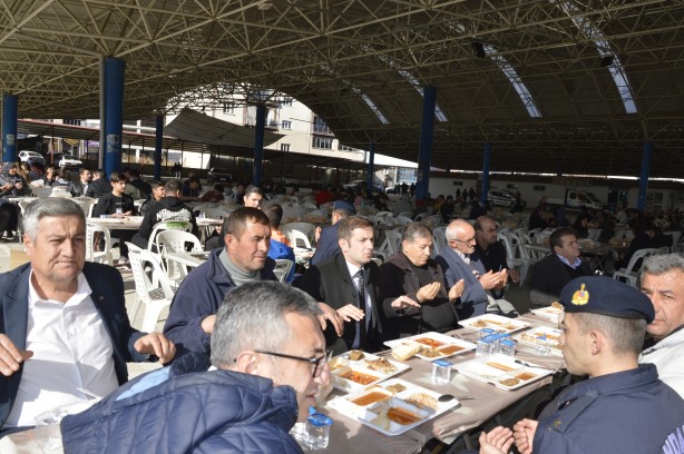 Foto - Bir il alarm veriyor! Binlerce kişi toplanıp yağmur duasına çıktı